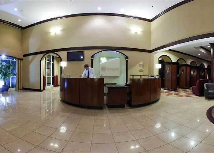 & Conference Center North By Ihg Hotel