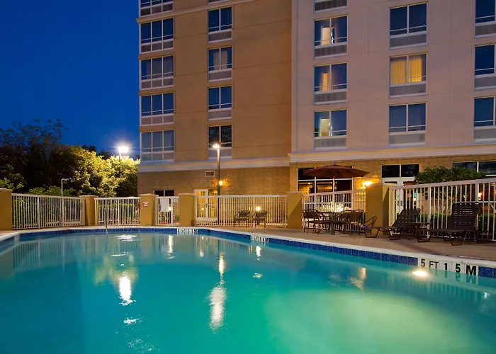 & Conference Center North By Ihg Hotel