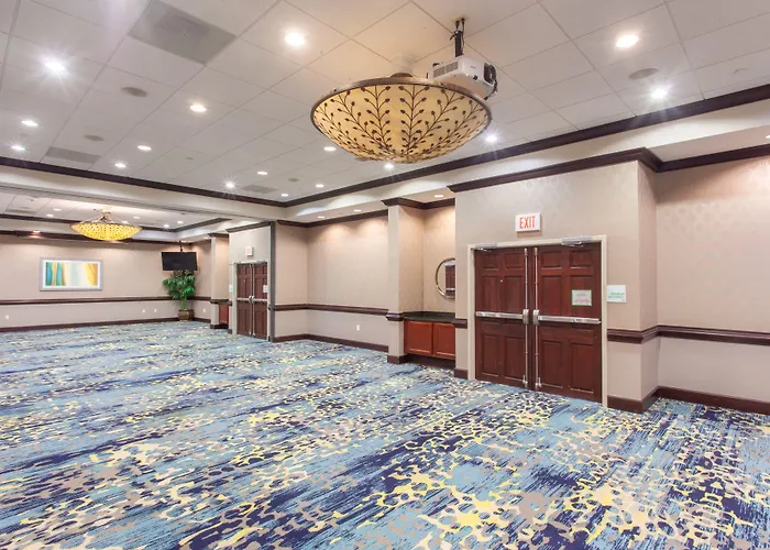 & Conference Center North By Ihg 3*