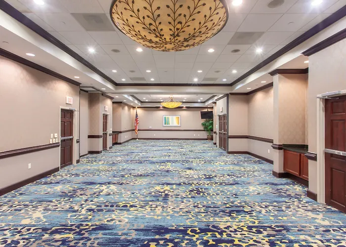 Hotel & Conference Center North By Ihg