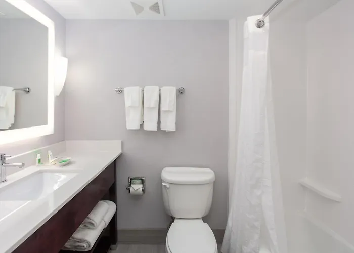Hotel & Conference Center North By Ihg